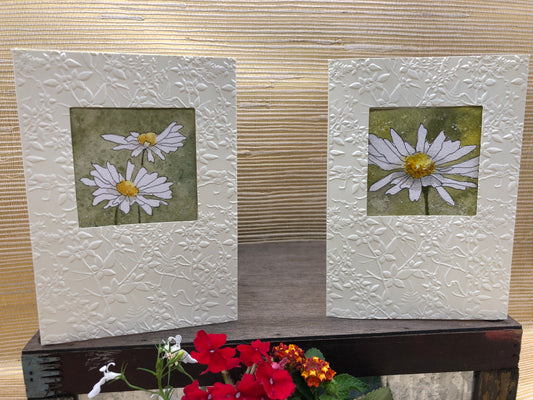 Daisy themed notecard stationery; 2-pack