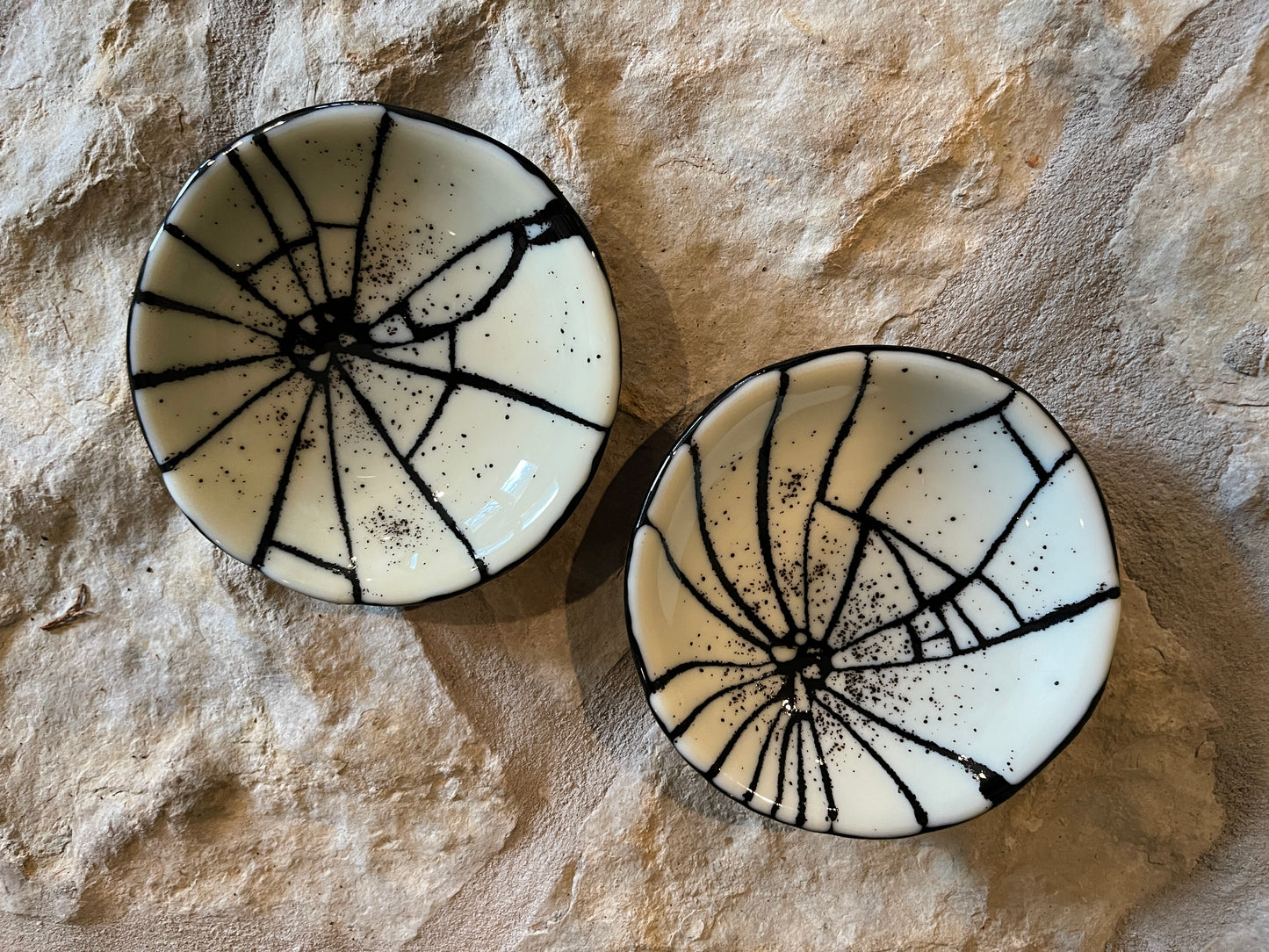 5.5" Fused glass Black/White bowls two-piece set